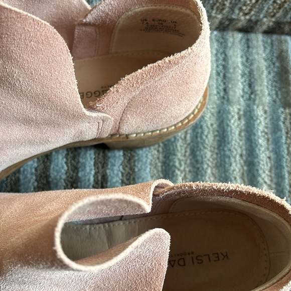 Kelsi Dagger Brooklyn pink suede ankle boots, 7.5 - Picture 4 of 5